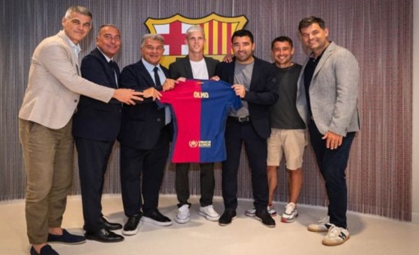 Giám đốc Barcelona nói lời chắc nịch về Dani Olmo
