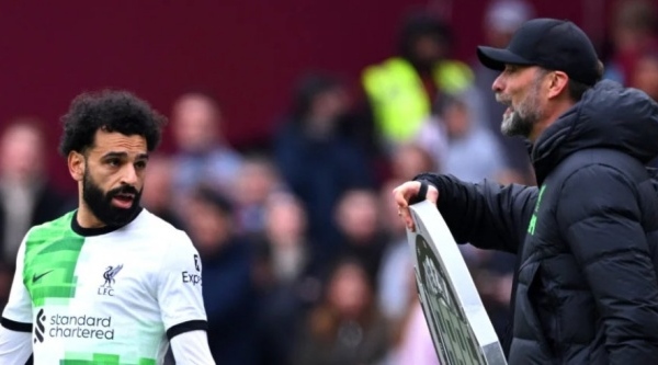 Gợi nhớ đến Klopp, Van Dijk khiến Salah và đồng đội bật cười