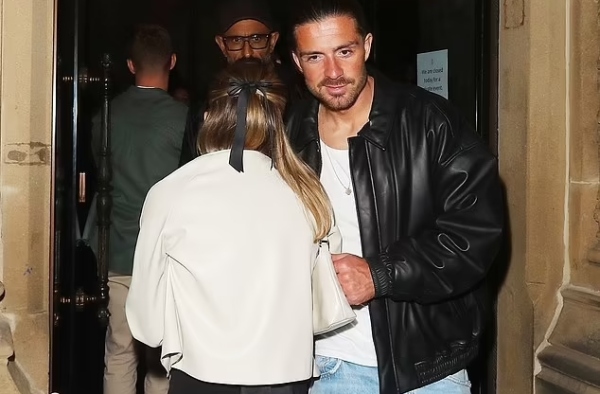Grealish một mình lẻ bóng ra về sau tiệc De Bruyne: Nhiệt tình hay ‘phong cách chơi’?