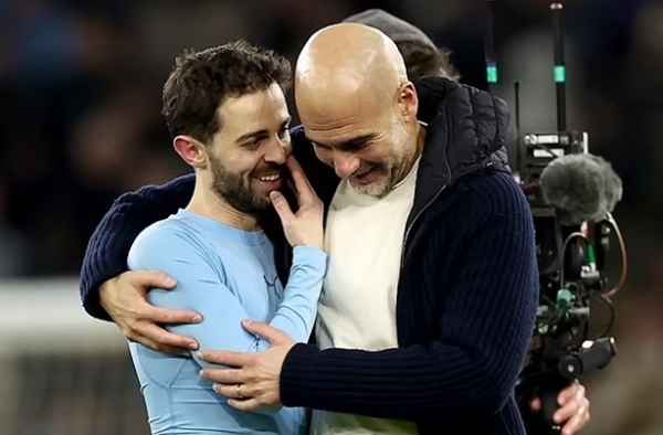 Guardiola xuất hiện với vết xước trên đầu khi Man City hạ Club Brugge