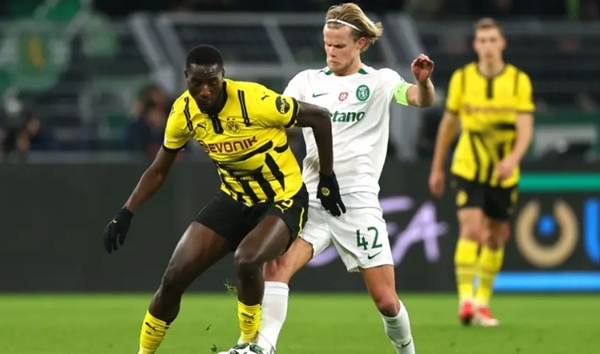 Gyokeres vắng mặt, Dortmund tiến thẳng vào vòng 1/8 Champions League