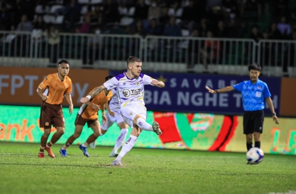Hà Nội FC hủy diệt HAGL ngay tại phố Núi