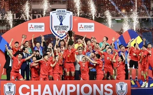 Hà Nội thưởng nóng 2 tỷ cho đội tuyển Việt Nam