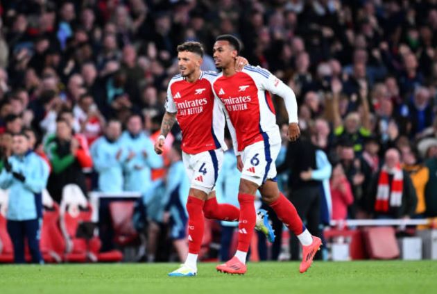 Hai tin lực lượng buồn vui lẫn lộn với Arsenal