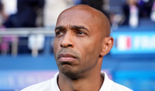 Hàng công Arsenal gặp vấn đề, Henry lấy trận MU làm ví dụ