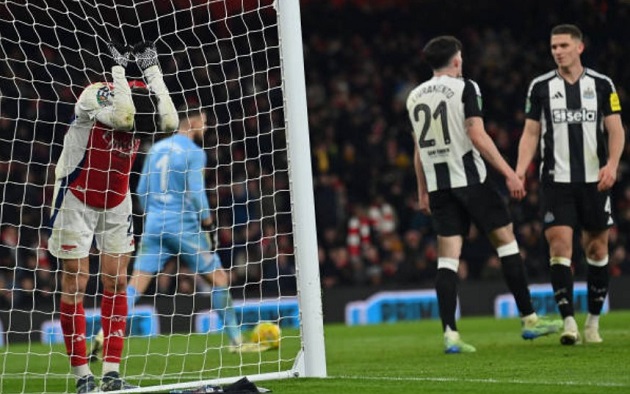 Hàng công liên tục bỏ lỡ, đâu là giải pháp cho Arteta?