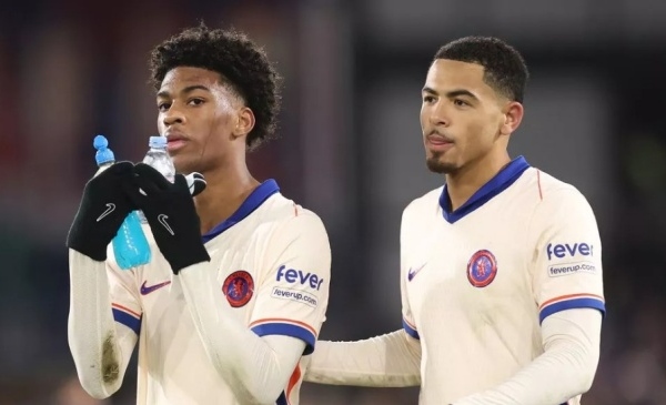 Hàng thủ rệu rã đang làm hại Chelsea ra sao?