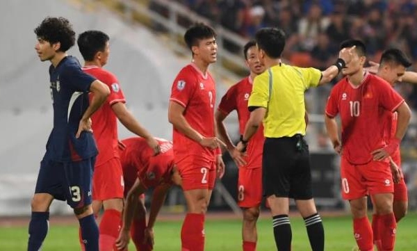 Hành động thiếu fair-play ít ai để ý của ĐT Thái Lan trước Việt Nam