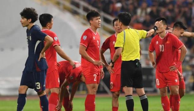 Hành động thiếu fair-play ít ai để ý của ĐT Thái Lan trước Việt Nam