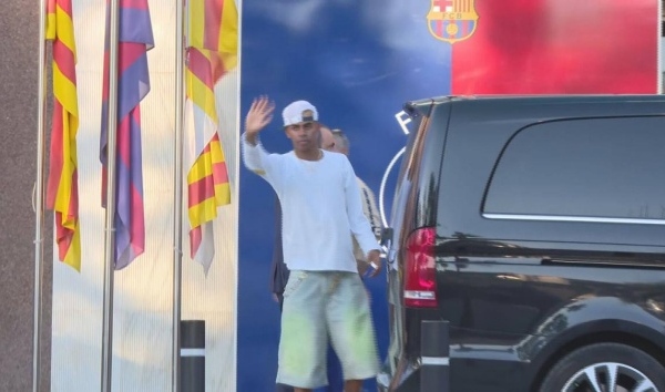Hình ảnh đầu tiên về Yamal sau khi gia hạn với Barca