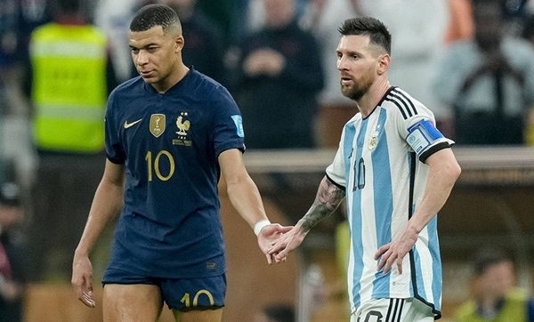 Hành động tinh tế của Messi khiến Mbappe kính nể