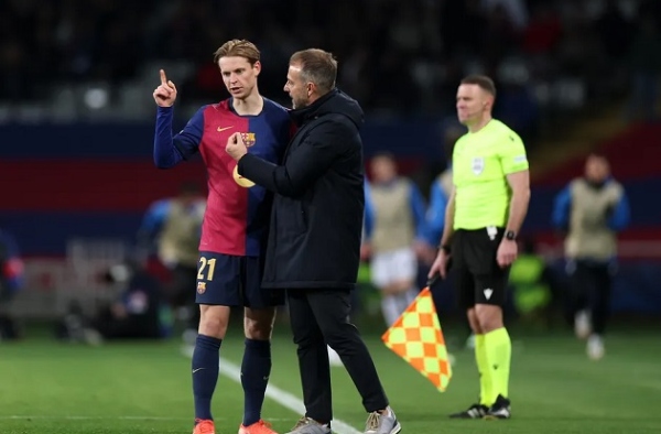 Hansi Flick úp mở về tương lai của Frenkie de Jong