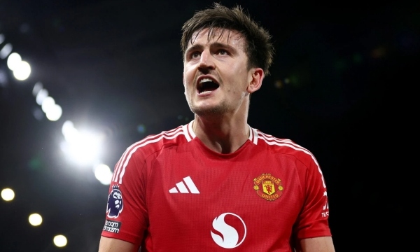 Harry Maguire tỏa sáng trước Fulham