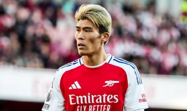 Hậu vệ Arsenal phải phẫu thuật đầu gối
