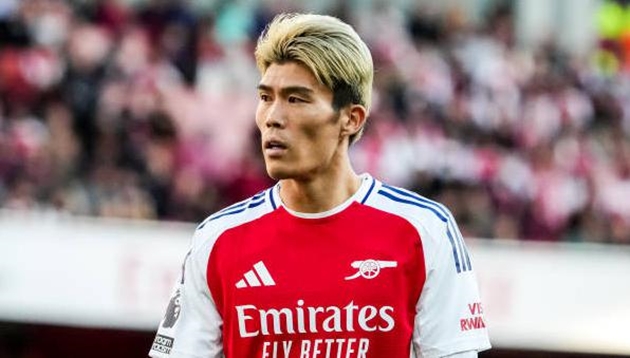 Hậu vệ Arsenal phải phẫu thuật đầu gối