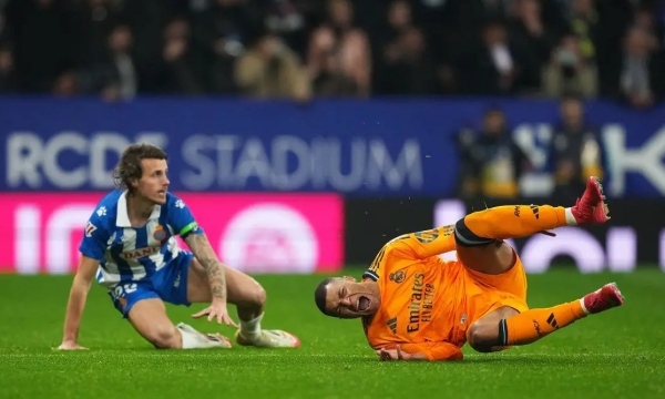 Hậu vệ Espanyol thoát thẻ đỏ sau pha triệt hạ thô bạo với Mbappé