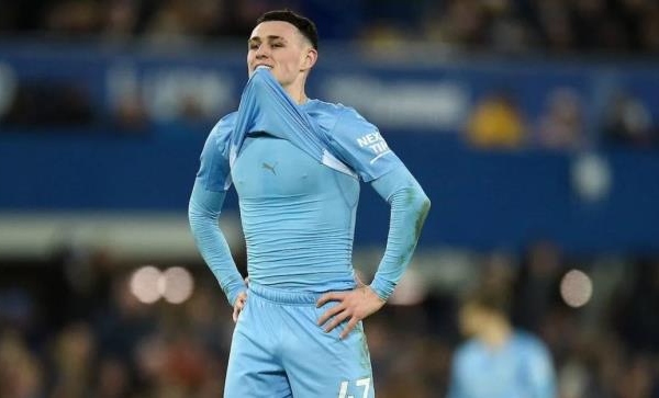 Hình ảnh bất lực từ Foden cho thấy sự chạm đáy của Man City