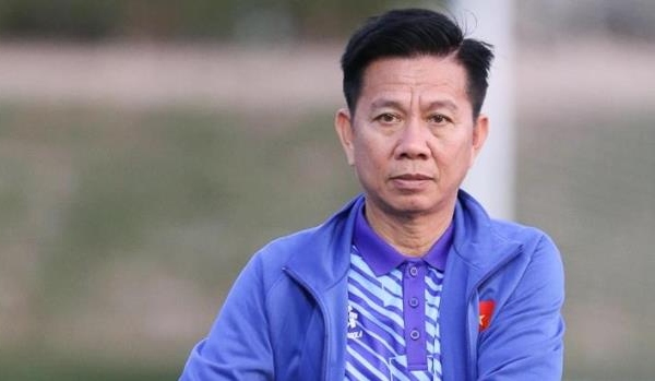HLV Hoàng Anh Tuấn bất ngờ chung chiến tuyến với HLV Park Hang Seo