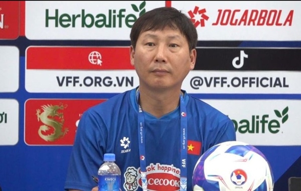 HLV Kim Sang-sik: 'Campuchia mạnh lên, nhưng Việt Nam quyết thắng'