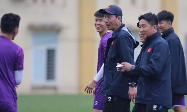 HLV Kim Sang-sik: "Cầu thủ Việt Nam khỏe hơn tôi nghĩ"