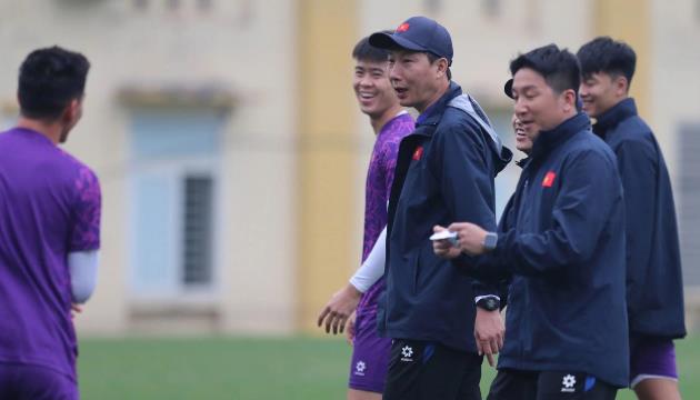 HLV Kim Sang-sik: "Cầu thủ Việt Nam khỏe hơn tôi nghĩ"