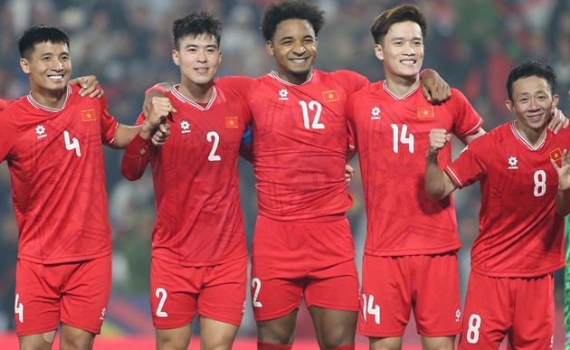 HLV Kim Sang-sik giải bài toán hàng công khi thiếu Xuân Son