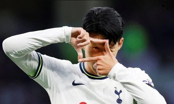 HLV Kim Sang-sik mơ có Son Heung-min trong đội hình ĐT Việt Nam