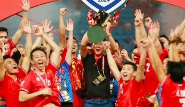 HLV Kim Sang-sik rời Việt Nam