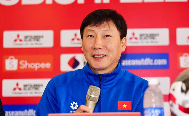 HLV Kim Sang-sik: 'Thợ săn' ngọc thô của bóng đá Việt Nam