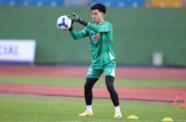 HLV Kim Sang Sik tìm ra thủ môn chất lượng thay Đình Triệu
