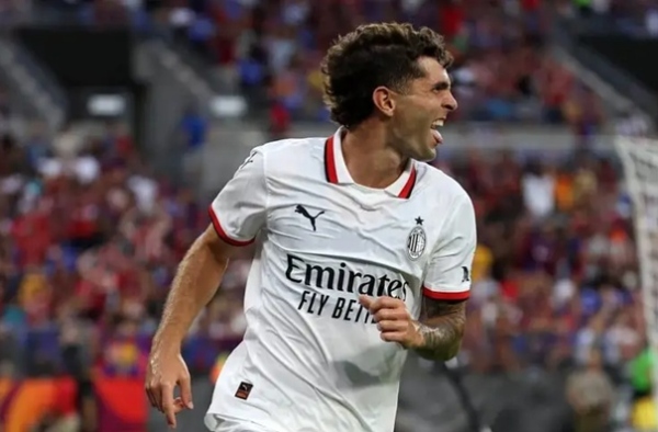 HLV Milan 'ngả mũ' với Pulisic