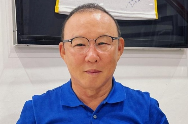 HLV Park Hang-seo đến Lào cổ vũ tuyển Việt Nam