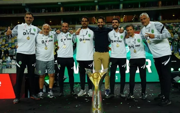 Hoàn tất thỏa thuận với Amorim, ê kíp Sporting sắp đến Old Trafford