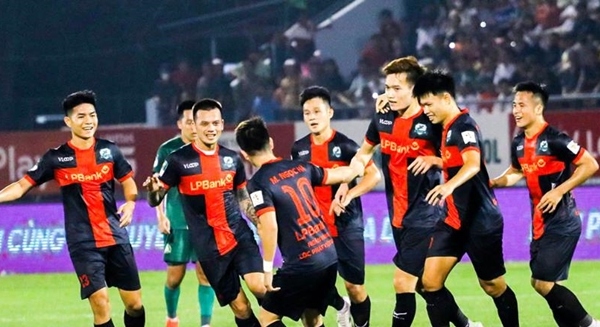 Hoàng Đức lập siêu phẩm, Ninh Bình thắng nhọc nhằn Bình Phước