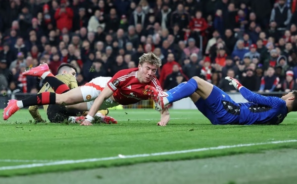 Hojlund tiếp tục tịt ngòi, Bruno Fernandes tỏ rõ thái độ