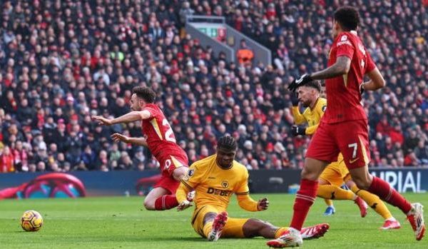 Howard Webb giải thích 6 tình huống gây tranh cãi của Ngoại hạng Anh