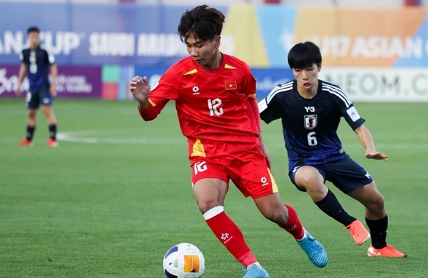 Huấn luyện viên Cristiano Roland hài ​​lòng với màn trình diễn của U17 Việt Nam