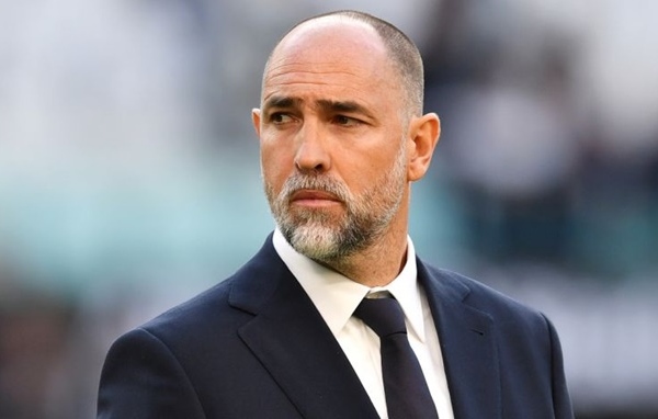 Huấn luyện viên mới đóng cửa đội hình của người chơi Juventus để chào đón Roma