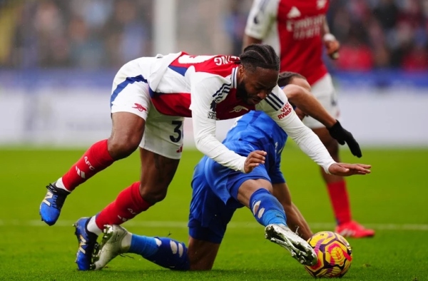 Huyền thoại Arsenal khuyên Arteta tiếp tục đặt niềm tin vào Sterling