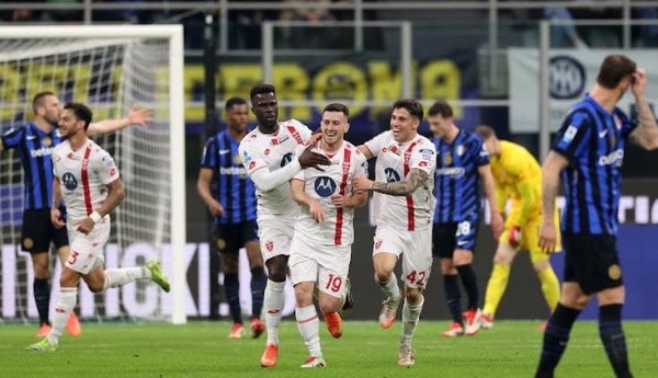 Inter 3-2 Monza: Ngược dòng không tưởng; Giữ vững ngôi đầu