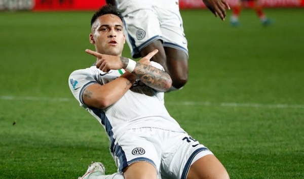 Inter đại thắng Lecce, Fiorentina vượt Lazio kịch tính