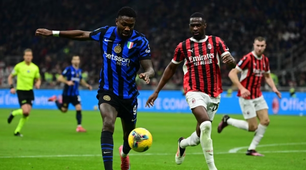 Inter thoát thua phút 90+3', Roma hòa kịch tính Napoli trong trận cầu nghẹt thở