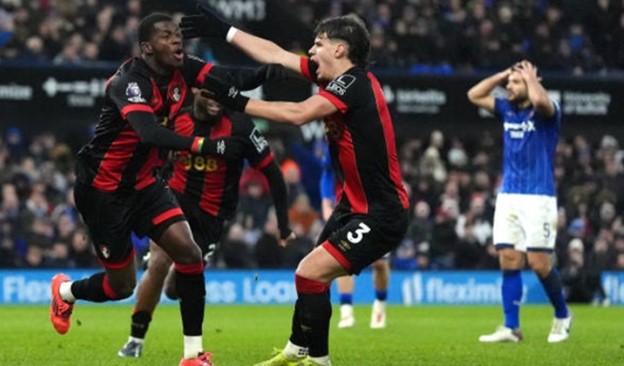 Ipswich trắng tay trước Bournemouth trong vòng 8 phút