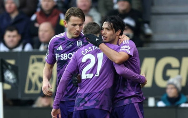Isak tịt ngòi, Newcastle nguy cơ bị Man City nới rộng khoảng cách