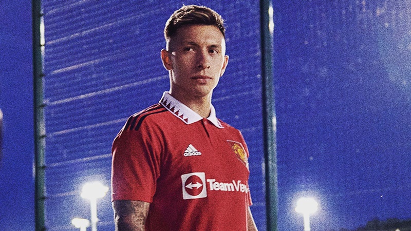 Jamie Carragher cảnh báo Man United về Lisandro Martinez