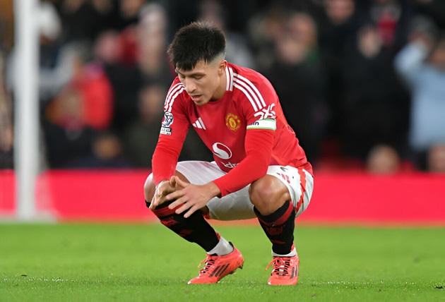 Jamie Carragher chỉ ra thảm họa hàng phòng ngự ở M.U