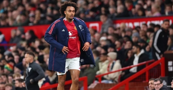Jamie Carragher chỉ trích gay gắt Joshua Zirkzee