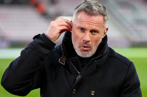 Jamie Carragher chỉ vào phòng thủ của Liverpool
