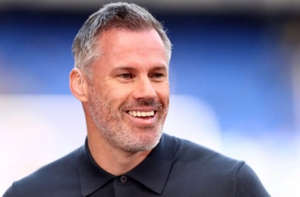 Jamie Carragher sửng sốt với quyết định của MU