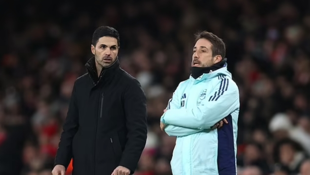 Jamie Redknapp mỉa mai hệ thống phòng ngự của Arsenal